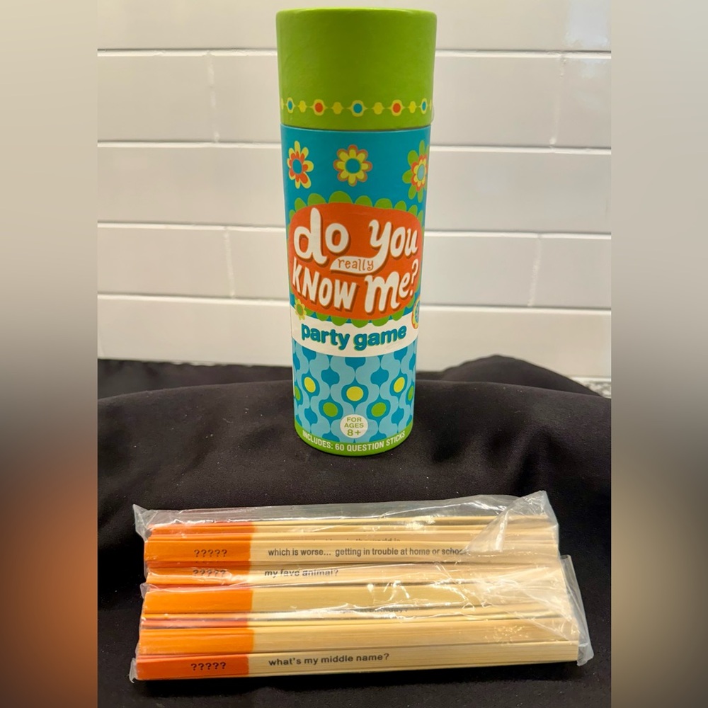 Hallmark Do You Really Know Me Party Game